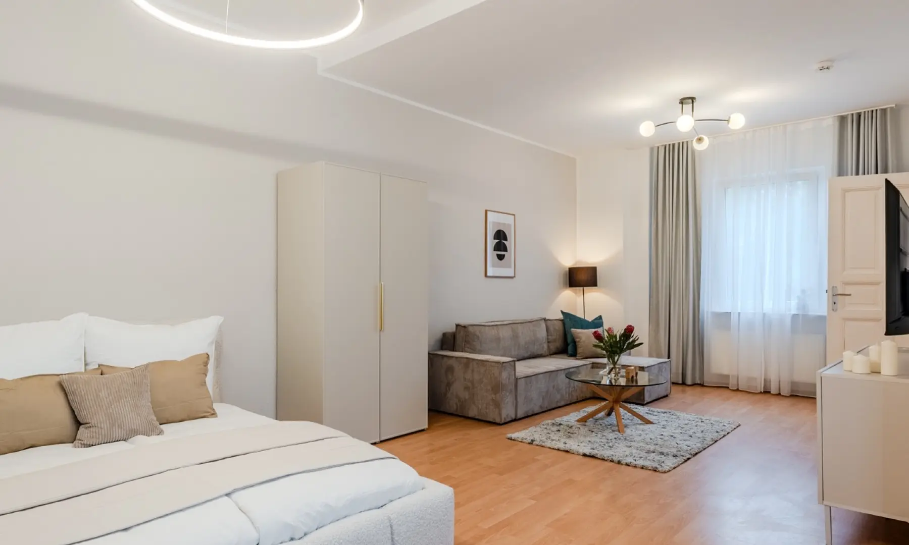 Modern Bedroom with Ample Natural Light_Friedrichshain-15