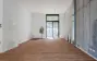 Langer Verkaufsraum zur Front