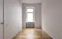 Ruhiges Zimmer mit Altbaufenster