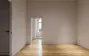 Zimmer mit Durchgang und originalem Dielenboden