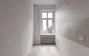 Küche mit Fenster und Fliesenspiegel