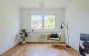 Ruhiges Schlafzimmer mit Stuckdecke