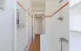 Bad mit Blick entlang der Wanne