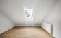 Dachzimmer mit Dachfenster